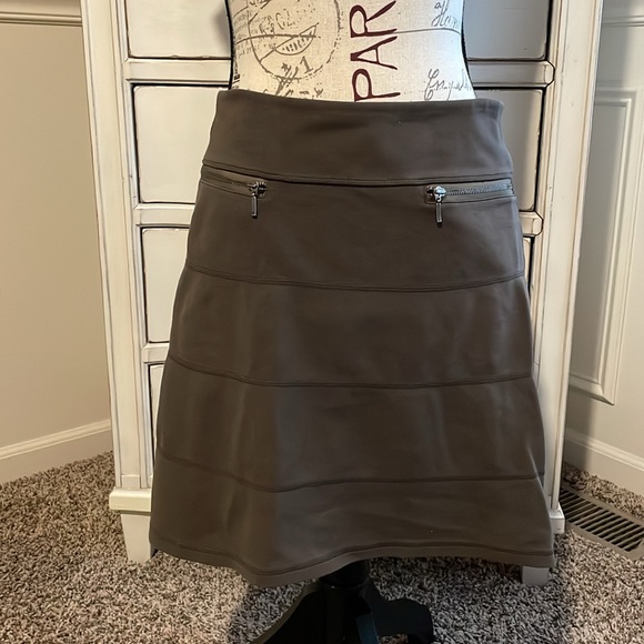 Athleta "Strata" ponte skirt - Picture 7 of 9